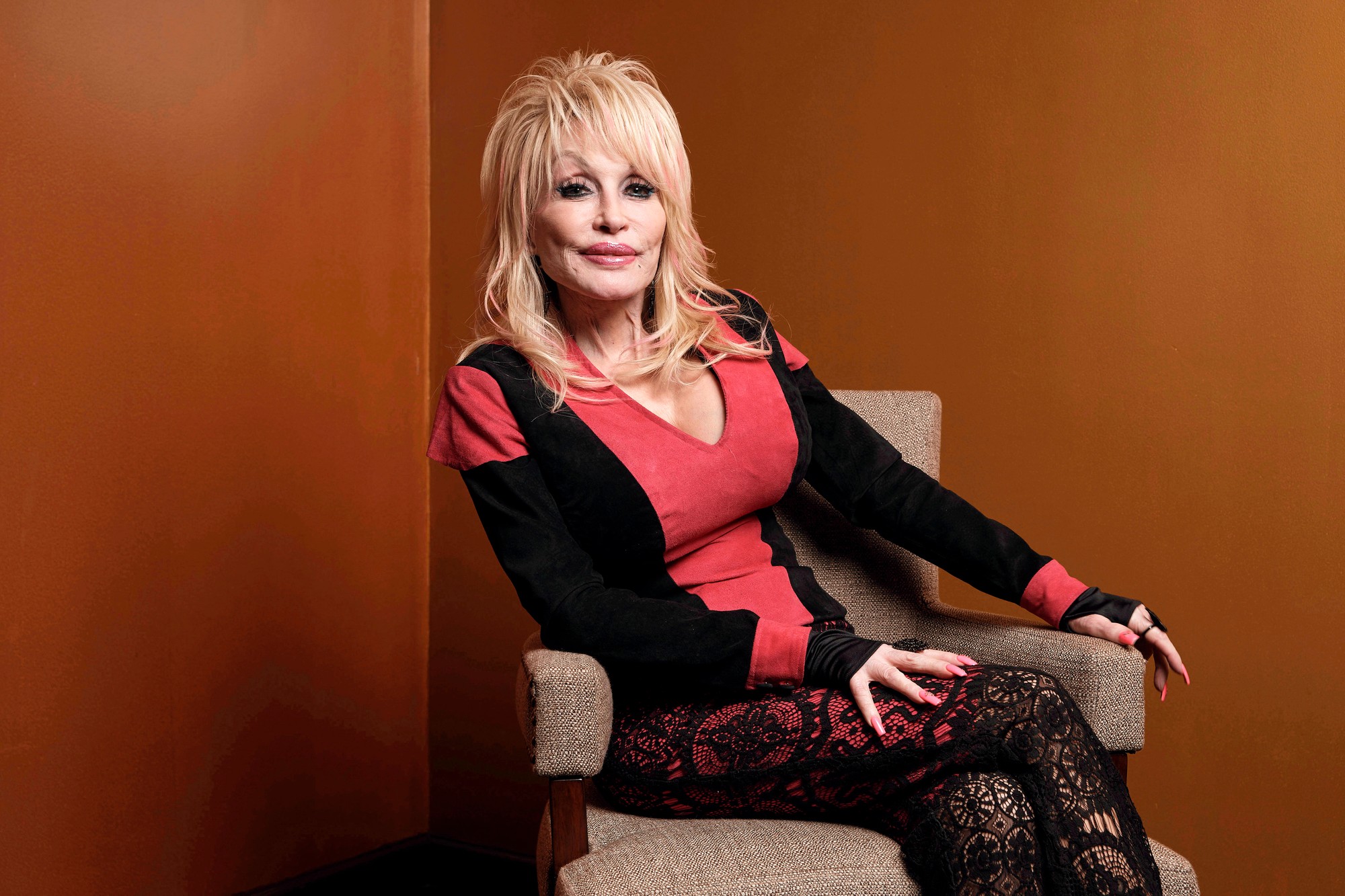 Zomrela speváčka Dolly Parton.