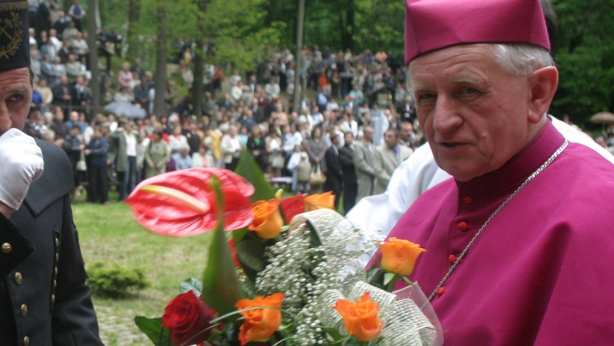 W Światowym Dniu Chorego metropolita katowicki abp Damian Zimoń odwiedził pacjentów w Klinice Śląskiego Uniwersytetu Medycznego w Katowicach. Trzeba towarzyszyć chorym, zachęcam do modlitwy za nich i za służbę zdrowia - mówił podczas piątkowej wizyty.