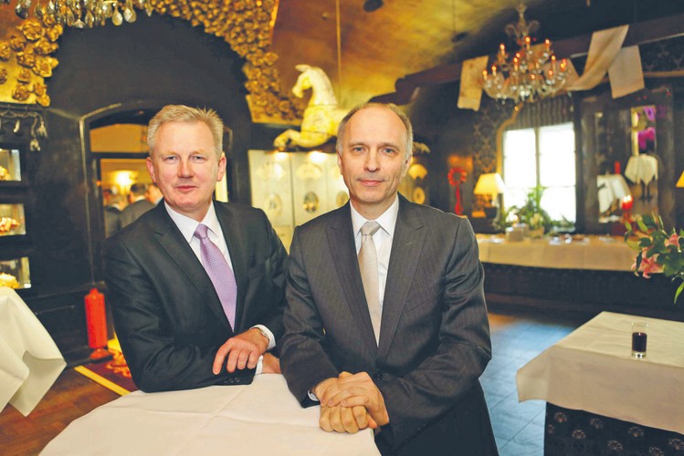 Andrzej Jakubiak (z prawej) i Wojciech Kwaśniak, przewodniczący Komisji Nadzoru Finansowego i jego zastępca