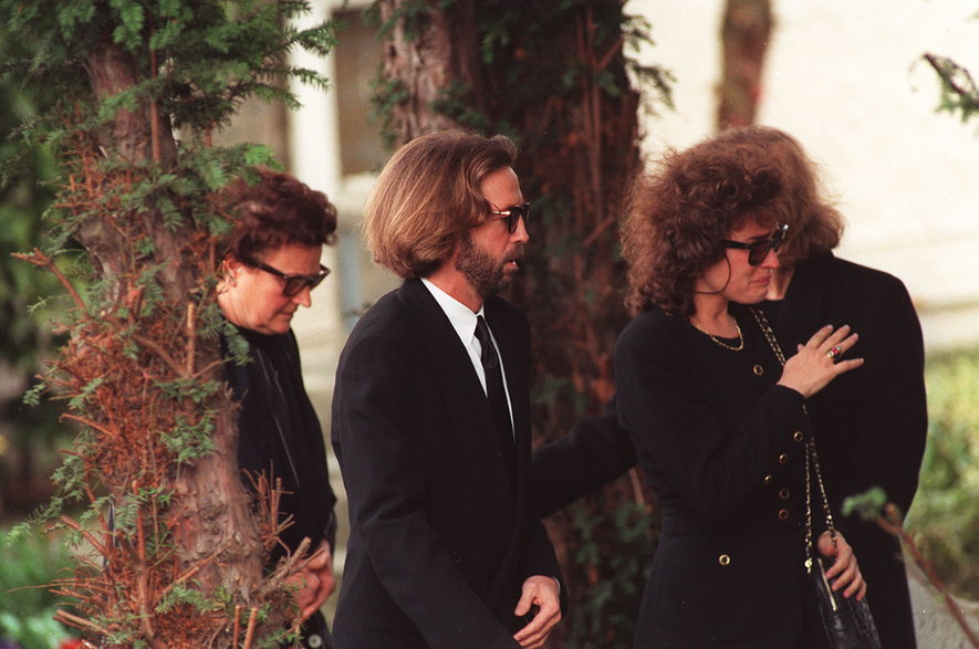 Eric Clapton i Lory Del Santo podczas pogrzebu syna (1991 r.)