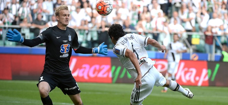 Ekstraklasa: Wpływy z transferów o połowę niższe niż rok temu