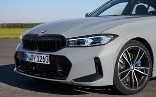 BMW serii 3 po face liftingu – co się zmienia w wizytówce bawarskiego koncernu?