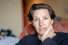 Muž mi je sinoć priznao da me je PREVARIO i to sa sa 30 GODINA MALAĐOM DEVOJKOM, način na koji ju je upoznao mi se GADI I NE MOGU DA PRESTANEM DA PLAČEM