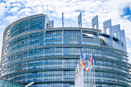UE zmienia przepisy dotyczące instrumentów pochodnych