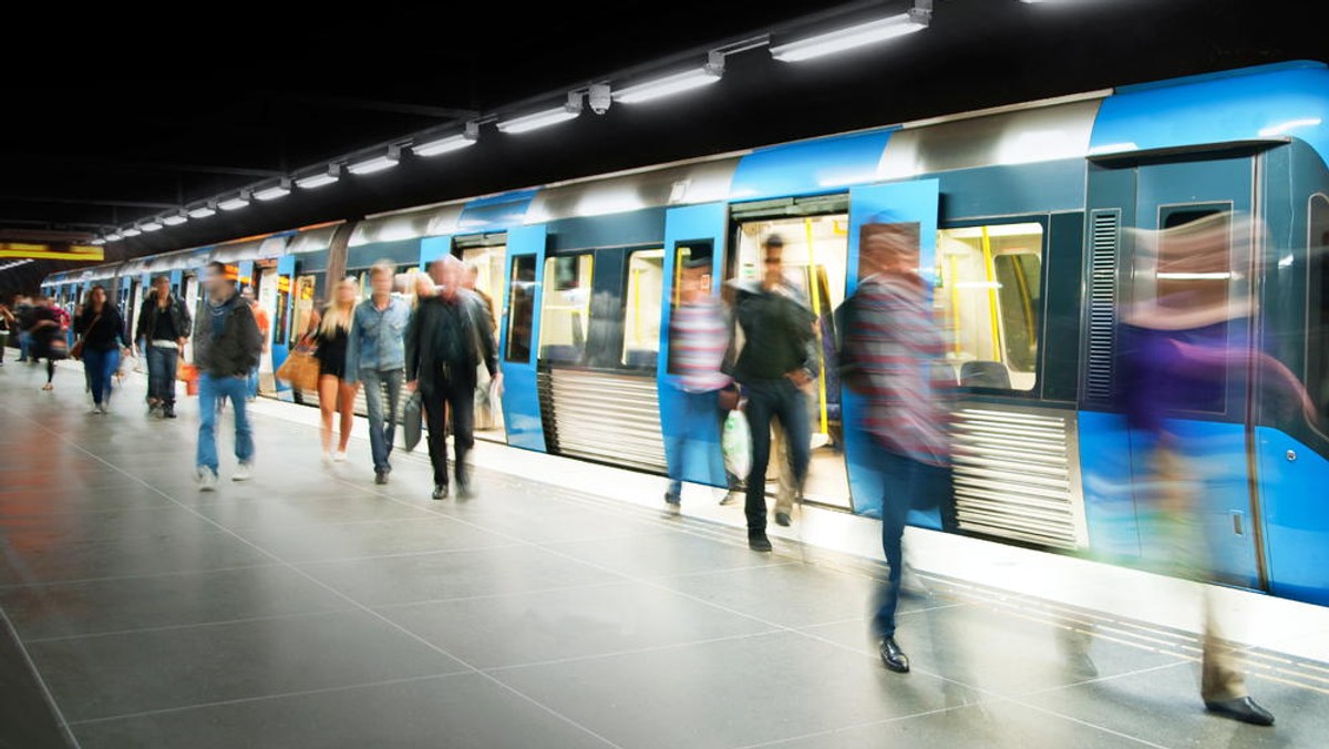 W końcu grudnia pekińskie metro uzyska cztery nowe odcinki funkcjonujących obecnie linii i tym samym ta miejska kolej podziemna będzie miała sieć połączeń liczącą 442 km — najdłuższą na świecie.