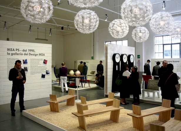 Pokaz Ikea podczas festiwalu mody i designu Fuorisalone w Mediolanie, Włochy, 20 kwietnia 2009 rok