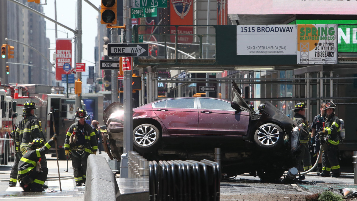 26-letni były wojskowy Richard Rojas, który wczoraj wjechał w grupę ludzi na Times Square w Nowym Jorku, powiedział, że chciał "zabić ich wszystkich" - ujawniła dziś prokuratura. Podkreślono, że Rojas, którego oskarżono o zabójstwo i usiłowanie zabójstwa, rozmyślnie wjechał w ludzi na chodniku.