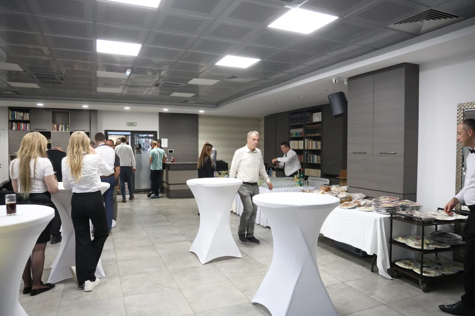 Atmosfera u štabu Srpske napredne stranke