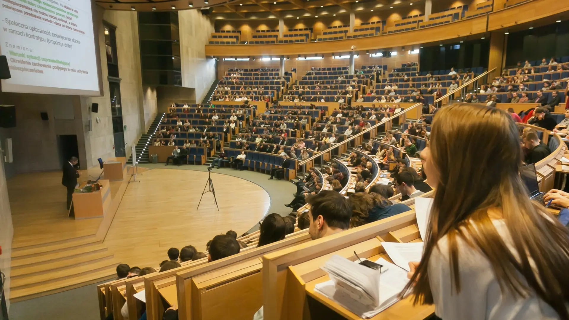 "Profesor będzie zarabiał minimum 9 tys. 300 zł". Podwyżki na uczelniach