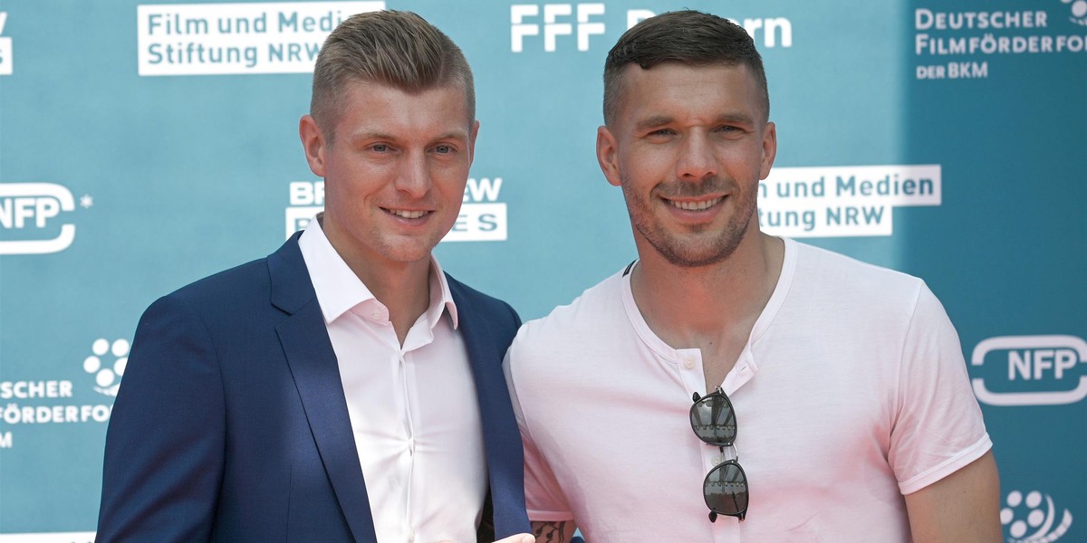 Toni Kroos i Lucas Podolski - dwóch dobrych znajomych z piłkarskiego boiska. Teraz ponownie zagrają razem? 