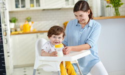 Jakie mleko wybrać dla dziecka po 1. roku życia? Pediatra podpowiada najlepszy wybór