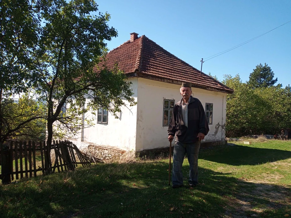 Ćirović je jedini stanovnik zaseoka pod Ovčarom