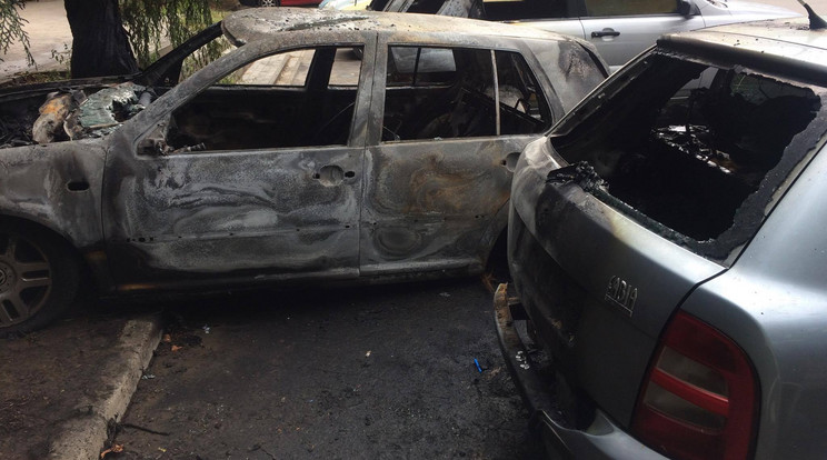 A kiégett autó tulajának egy évvel korábban már felgyújtották 
a másik kocsiját is
