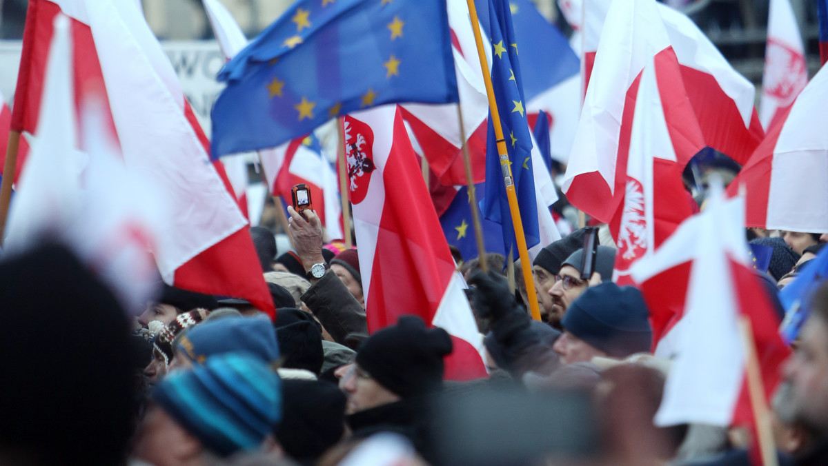 Na sobotnim marszu KOD zgromadziło się wielu Opolan. W zorganizowanym proteście wzięło udział prawie 2 tysiące mieszkańców miasta, którzy protestowali przede wszystkim przeciw noweli ustawy medialnej. Teraz opolskie KOD rośnie w siłę i planuje organizację struktur.