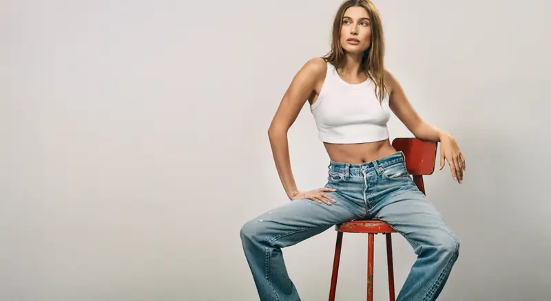 Hailey Bieber w kampanii Levi&#39;s