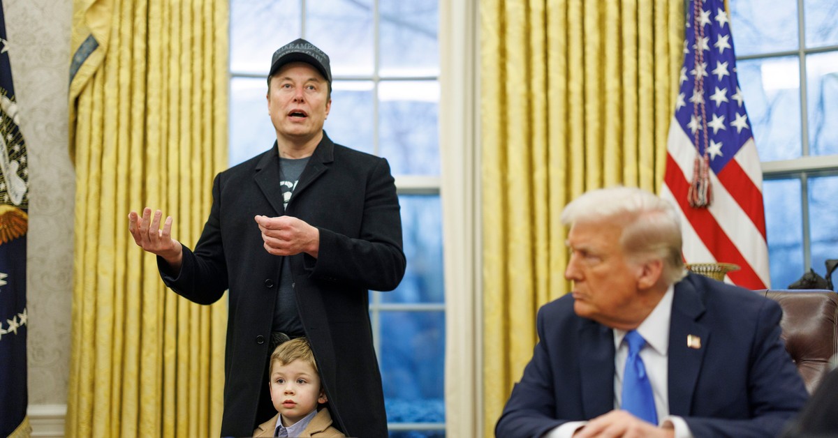 Musk warns of US bankruptcy. Trump approves massive layoffs in administration