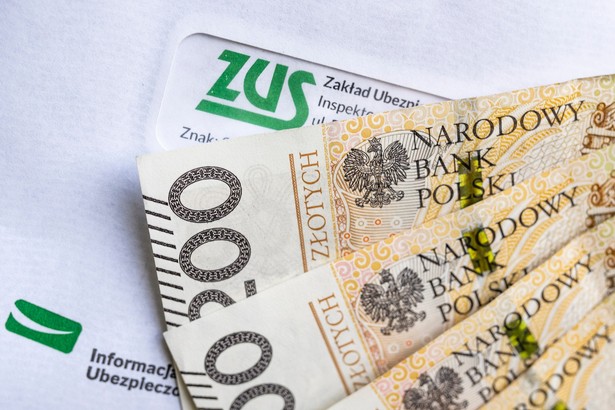 Świadczenie Mama 4 Plus z ZUS pobiera mniej osób niż oczekiwano