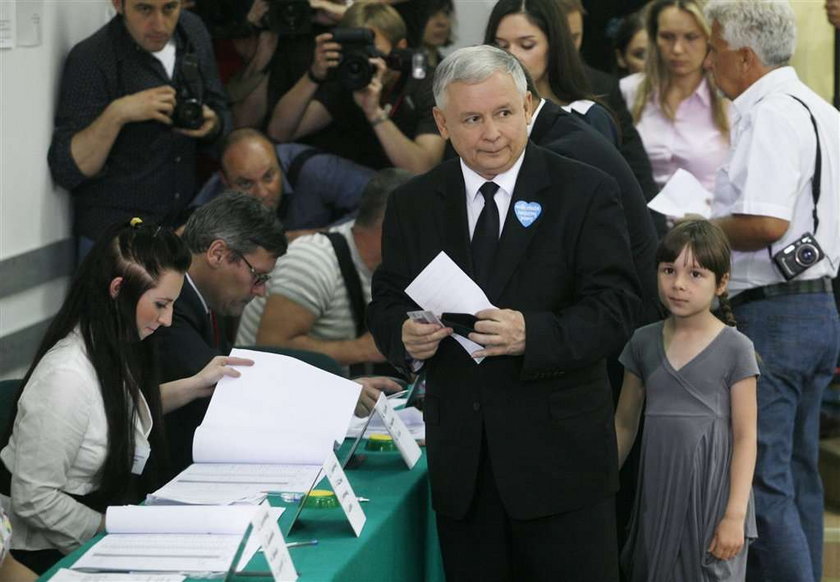 wybory prezydenckie, Jarosław Kaczyński, Marta Kaczynska, Dubieniecki, głosowanie, urna