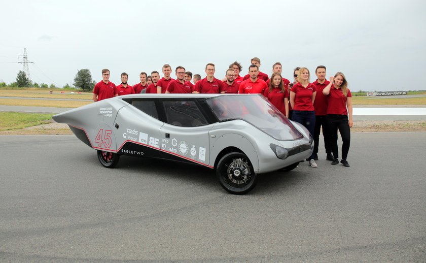 Eagle Two i zespół Łódź Solar Team