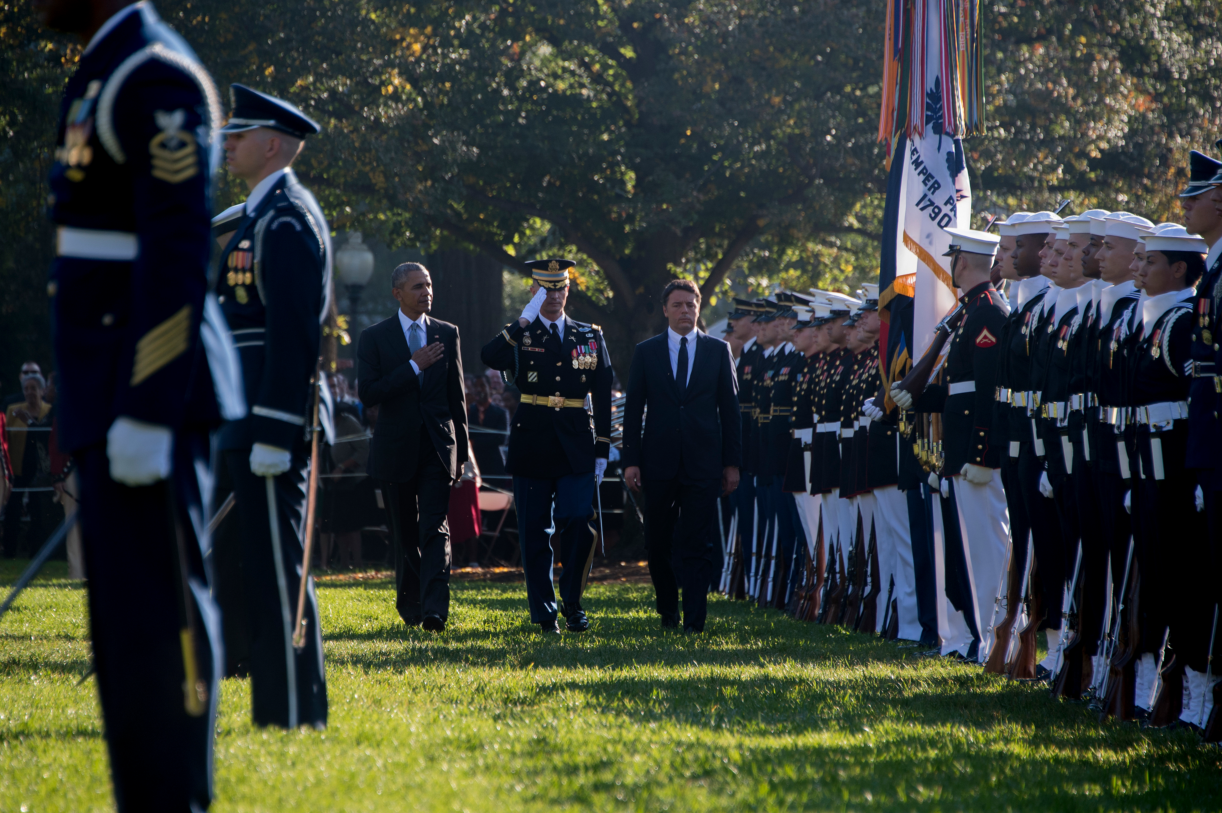 54 caduti italiani, Renzi attacca Meloni per sudditanza verso Trump