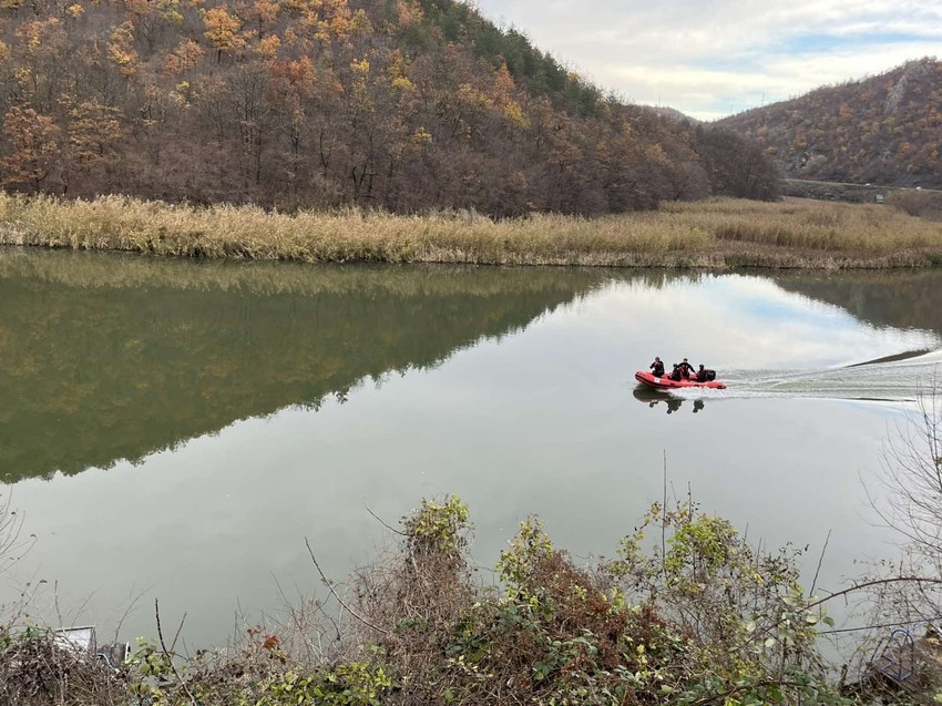 Čačak, potraga za autom koji je sleteo sa puta