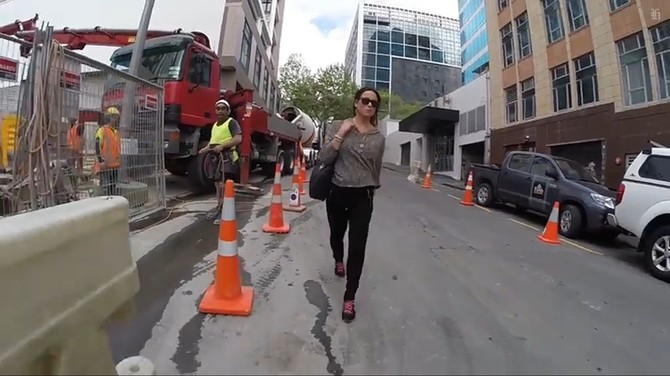 Samo pogledi radnika, ali nema ni jedne neprimerene reči