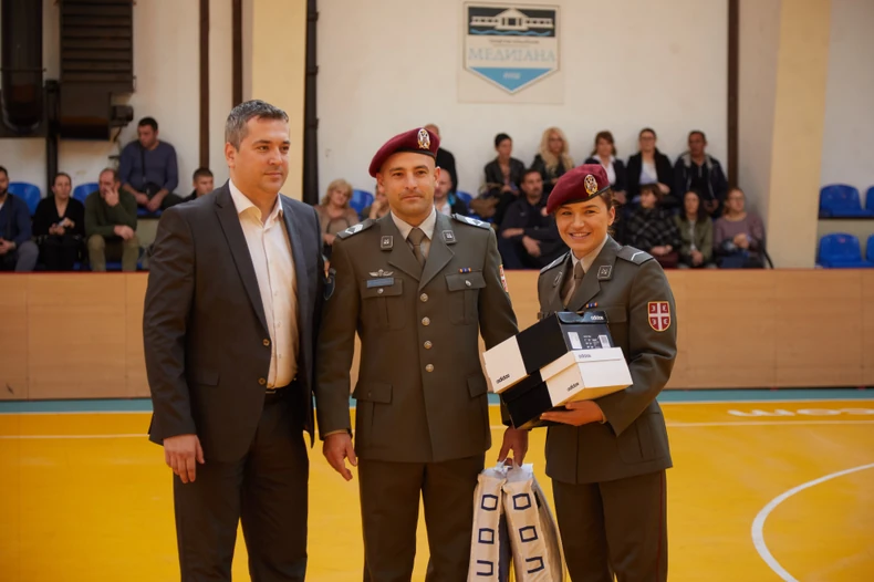 Donacija sportske opreme vojnim karatistima