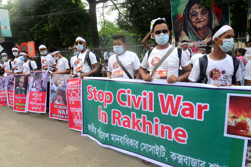 Wiec protestacyjny w Bangladeszu, protestanci domagają się powstrzymania ludobójstwa dokonywanego przez armię Mjanmy w Arakan, 11 października 2020 r.