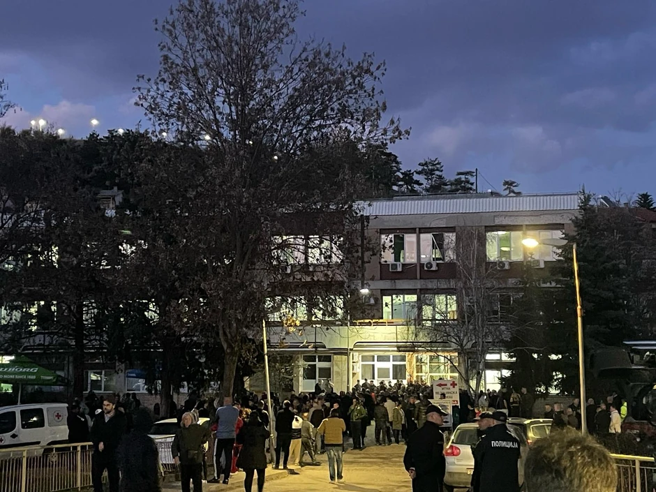 "Blic" ispred bolnice u Kočanima