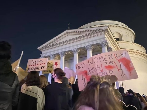 Warszawa. Protesty w sprawie zaostrzenia prawa aborcyjnego