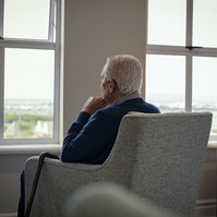 Ezért gyengülhet le az immunrendszer a kor előrehaladtával