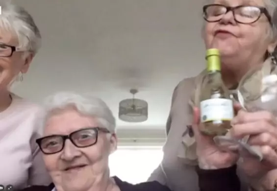Przyjaźnią się od ponad 40 lat i znalazły idealny sposób na spędzenie kwarantanny. "Wina nam nie brakuje"