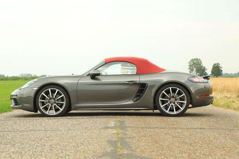 Porsche 718 Boxster - mniej, ale też i więcej!