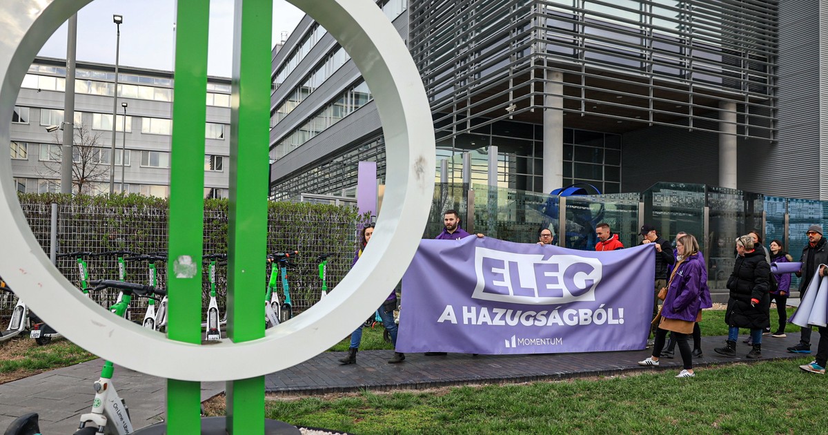 Megint megpróbálja megakadályozni Orbán rádiós szereplését a Momentum