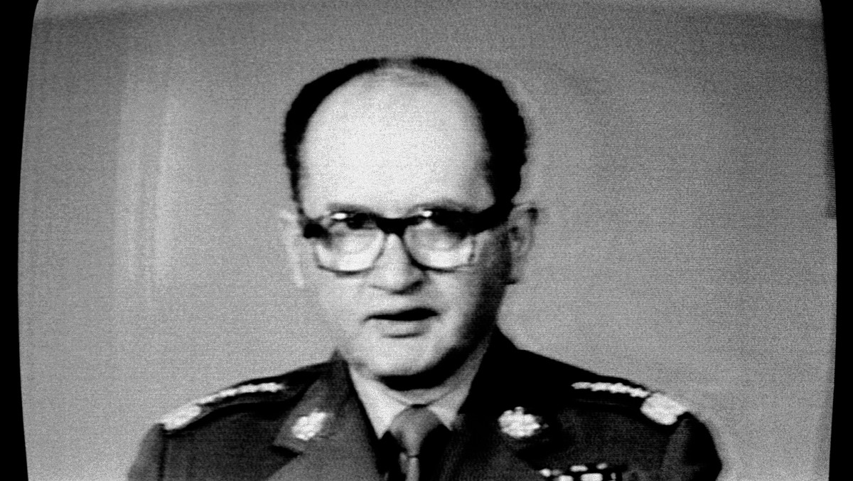 Wojciech Jaruzelski ogłasza wprowadzenie stanu wojennego, 13 grudnia 1981 r.