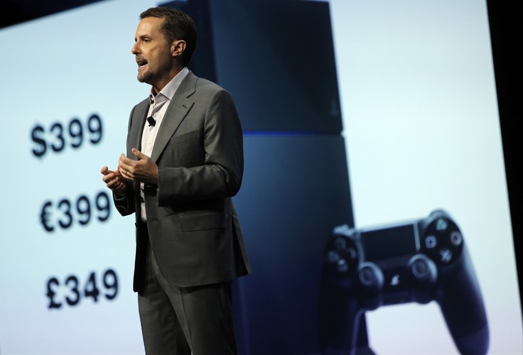 Po prezentacji Xbox'a One wszyscy spodziewali się, że konsola Sony będzie kosztować mniej więcej tyle samo. Nic bardziej mylnego. PlayStation 4 będzie o 100 dolarów tańsza od swojego konkurenta. Premiera? Również w listopadzie.