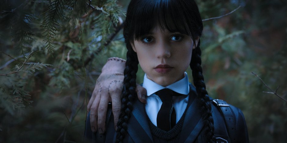 Jenna Ortega jako Wednesday i Rączka w serialu Netfliksa