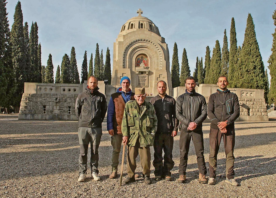 Na krfu odali počast precima: Ekspedicija sa čuvarima groblja srpskih ratnika