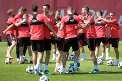 Hasło "Polska dawaj!" na autokarze biało-czerwonych podczas mundialu w Rosji