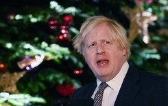 Kłopoty Borisa Johnsona eskalują. Tabloid publikuje zdjęcie