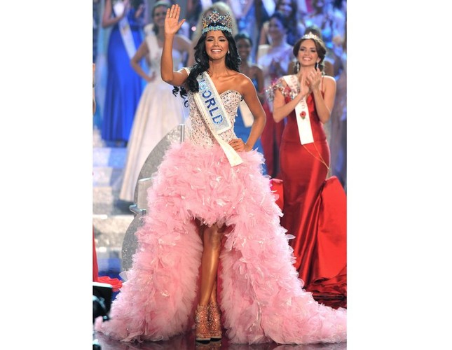 Na ostatniej prostej Miss Wenezueli pokonała rywalki z Puerto Rico i Filipin