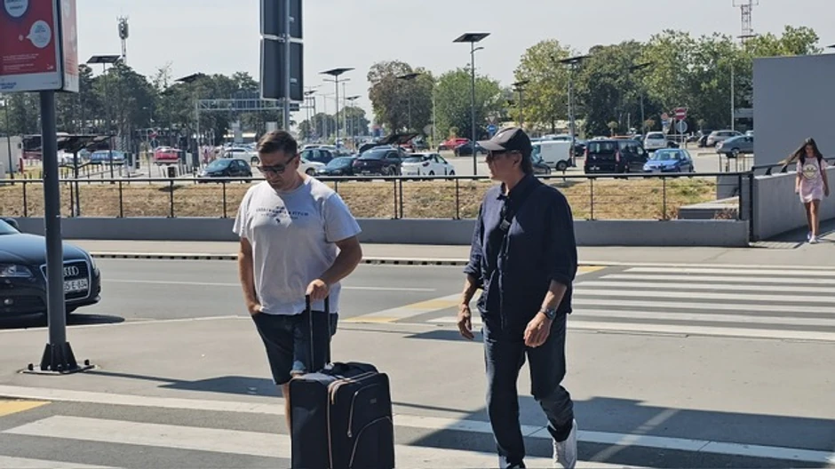 Zdravko Čolić na aerodromu