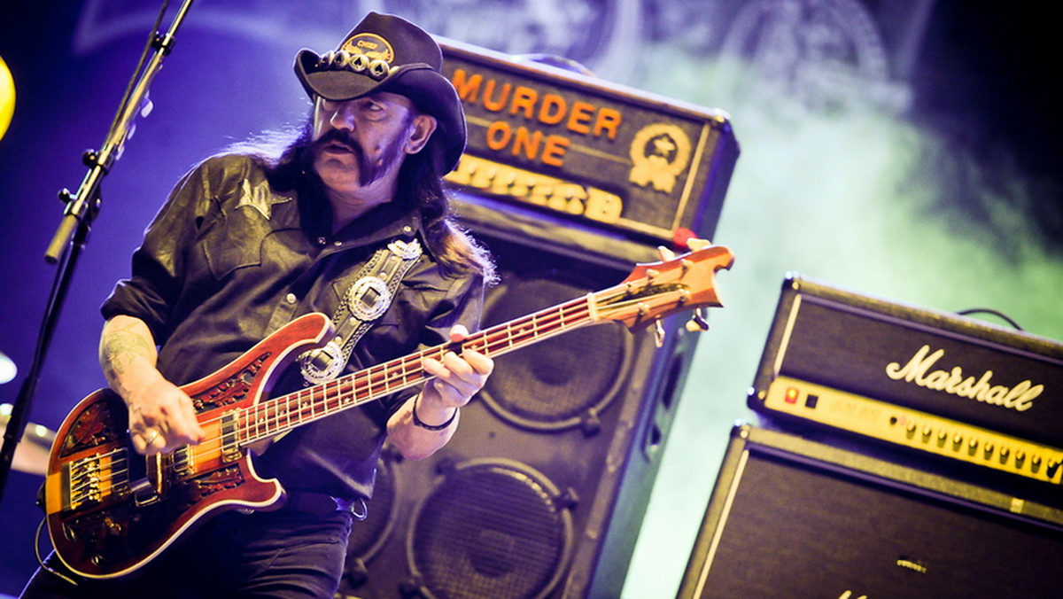 Lemmy Kilmister, zmarły w grudniu 2015 roku lider metalowej grupy Motörhead, trafił na znaczki niemieckiej poczty. Instytucja w ten sposób postanowiła uhonorować legendarnego muzyka.