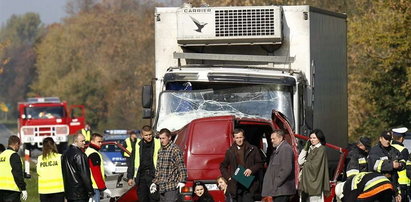 Rodziny ofiar przyjadą do Warszawy zidentyfikować zwłoki