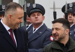 Poljski predsednik Karol Navrocki rekao je da će u „dogledno vreme" odlučiti da li će povući Orden belog orla dodeljen Zelenskom | Foto: Reuters