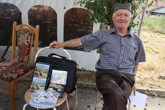 SKIDAO SE SA ALKOHOLA BEZ TABLETA I TRPEO BOLOVE Potresna istina o čuvenom Đodi iz "Sela gori, a baba se češlja": "Radoša je doživljavao kao spasitelja"