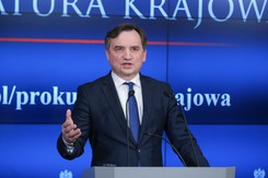 Prokuratura tłumaczy posiadanie broni przez Ziobrę. 'Ustalenia ws. króla dopalaczy...'