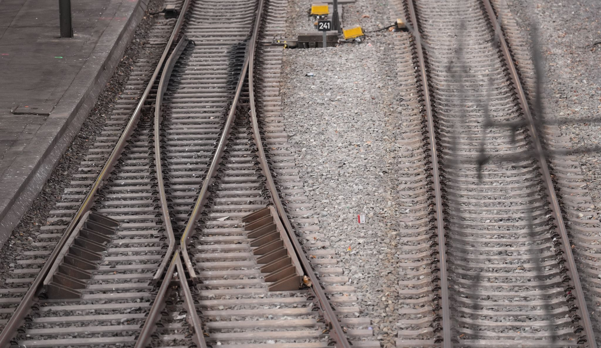 Wintereinbruch: Bahn streicht Züge und drosselt ICE auf 200 km/h