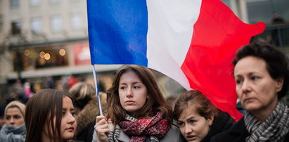 Paryżanie ratują ludzi po zamachu
