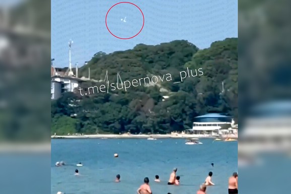 "ČULI SMO RAFALNU PALJBU, A ONDA EKSPLOZIJU" Raste broj žrtava pada drona NA PLAŽU PUNU KUPAČA u ruskom letovalištu, među stradalima i deca